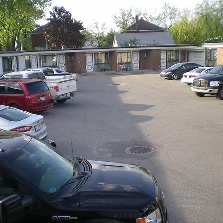 Motel Seigneurie De Vaudreuil Buitenkant foto