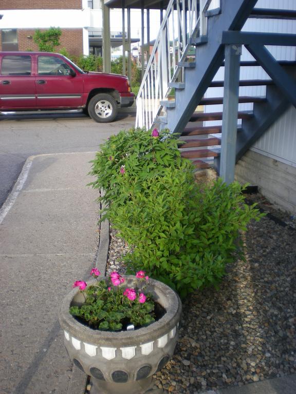 Motel Seigneurie De Vaudreuil Buitenkant foto